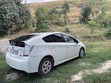 corolla 2018: Toyota Prius: 2011 г., Гибрид, Хэтчбэк — 4