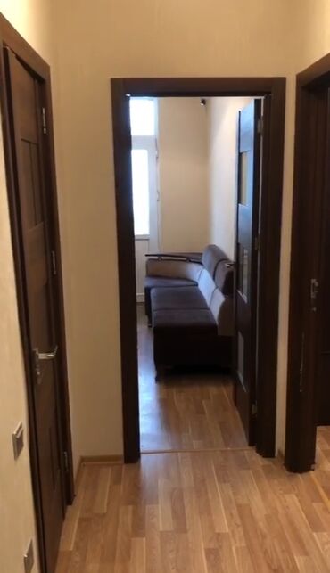 Uzunmüddətli kirayə mənzillər: Xırdalan şəhəri, Kristal 1 Y/K-da 7 mərtəbəli liftli binanın 6-cı