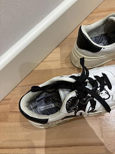 Кроссовки и спортивная обувь: Bershka krasovka 37 olchu, chox az geyinilib yeni kimidir — 2