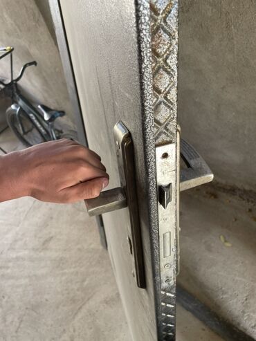 сип панелей: Металл сейф эшик, Орнотуусуз, Өзү алып кетүү, Колдонулган