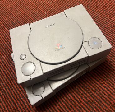 PS2 & PS1 (Sony PlayStation 2 & 1): Продам Sony ps1 на запчасти вкл все светится а работают нет ни знаю