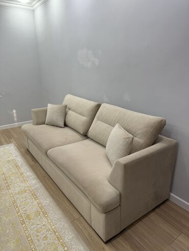 американская мебель: Прямой диван, цвет - Бежевый, Б/у
