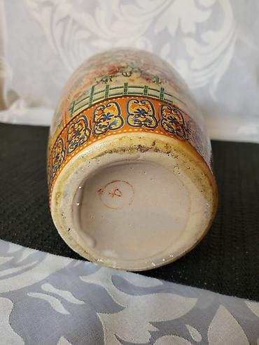 Ostali antikviteti: Kineska vaza,rucno reljefno oslikana iz 70ih godina. Porcelanska na lalafo.rs — 13 Ostali antikviteti: Kineska vaza,rucno reljefno oslikana iz 70ih godina. Porcelanska — 13