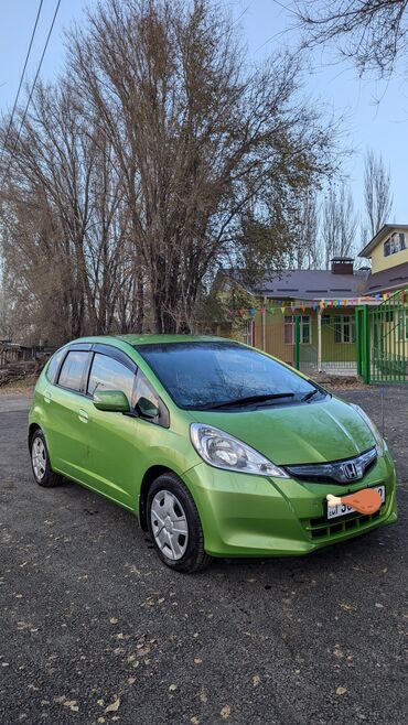 Honda: Honda Fit: 2010 г., 1.3 л, Вариатор, Гибрид, Хэтчбэк