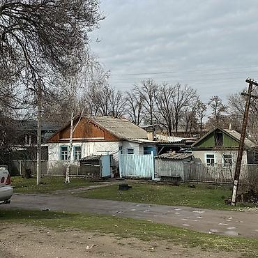 уй сатып алам бишкек: Продаётся большой и просторный дом. для связи вацап Основные — 1