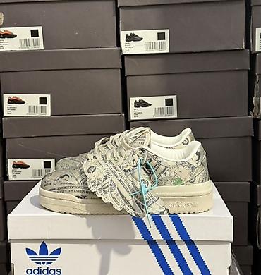 часы монако: Мужские кроссовки, 43, Adidas Originals, Б/у, цвет - Бежевый, Самовывоз, Бесплатная доставка, Платная доставка — 1