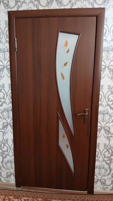 дверь для дома: Межкомнатная дверь со стеклом, цвет - Коричневый