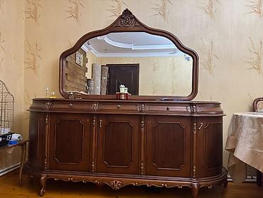 Klassik üslubda yemək otağı dəsti Tərkibi: - Böyük güzgülü konsol lalafo.az -da Klassik üslubda yemək otağı dəsti Tərkibi: - Böyük güzgülü konsol