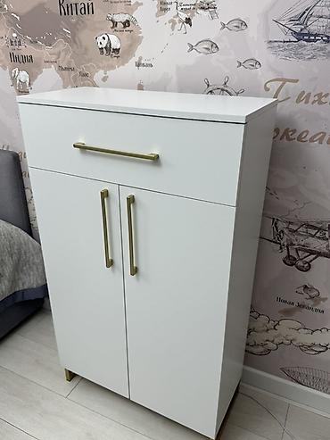 прикроватные тумбы в спальню: Комод для одежды, Б/у, Без зеркала, ЛДСП, цвет - Белый — 3