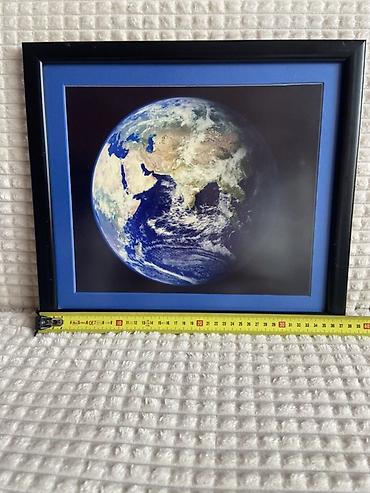 turk sekiller: Çərçivəli “Yer planetinin görüntüsü” posteri - Rəsm: kosmosdan Yer — 2