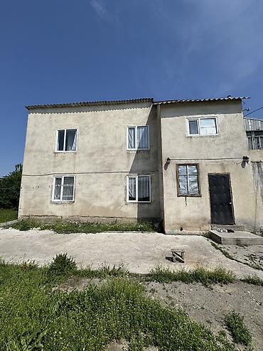 Продажа коттеджей и домов: ✨ Продаётся двухэтажный дом в с. Сокулук ✨ 🏡 Характеристики: • — 1