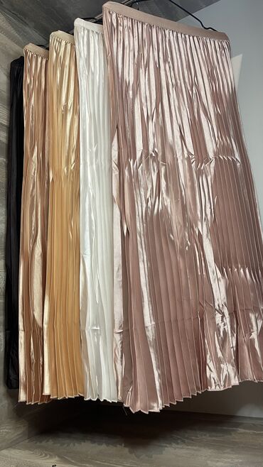 серая кожаная юбка: Юбка, Модель юбки: Плиссе, Макси, Атлас, Высокая талия