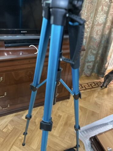 Другие аксессуары для фото/видео: Продаю ШТАТИВ прочный и практичный на железной ножках Штатив Jmary с — 37