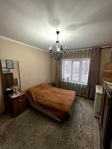 1 комнатка: 3 комнаты, 65 м², ул. Боконбаева / Гоголя 105 серия, 1 этаж — 4