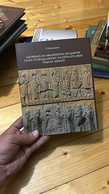 Digər: Memarlığa aid kitablar satılır. Yenidir, istifadə edilməyib. Üç dildə — 5