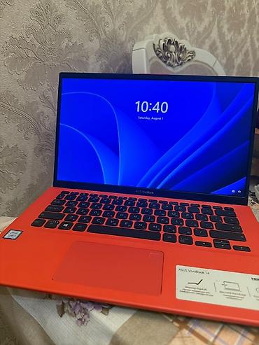 ucuz notbuk: ASUS VivoBook 14 noutbuku – parlaq qırmızı rəngdə, yüngül və nazik — 6