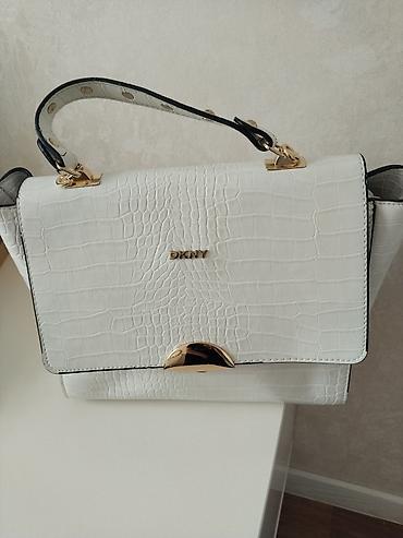 Digər aksesuarlar: Ağ rəngli DKNY çiyin/əl çantası - Material: kroko teksturalı süni — 5