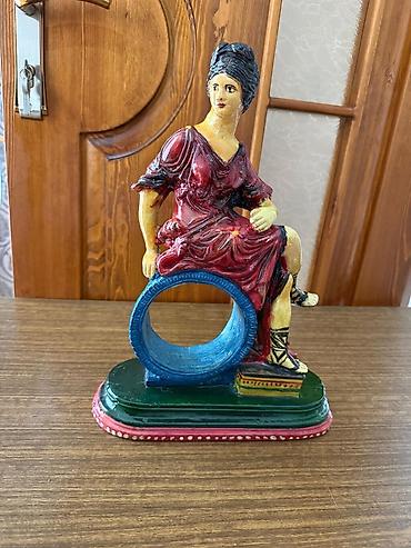 Divan və kreslo dəstləri: İkinci el ev əşyaları satilir. Her biri saz vəziyyetdedir. Qiymet çox — 20