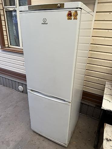 морозильник indesit: Холодильник Indesit, двухкамерный, белый цвет. Особенности: - Нижняя — 1