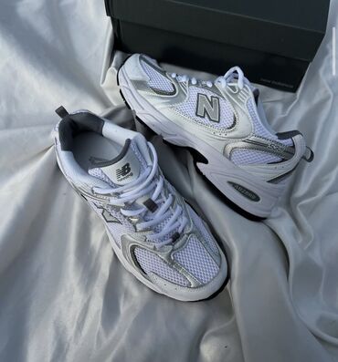 Кроссовки и спортивная обувь: Мужские кроссовки, 40, New Balance, Новый, цвет - Белый, Бесплатная доставка