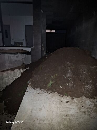 Digər tikinti daşları: Təsvir: - Döküntü torpaq/şevrelənmiş torpaq materialı - Yük maşını ilə — 13