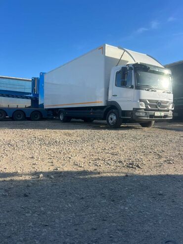 Mercedes-Benz: Mercedes-Benz 230: 4.3 l | 2012 il Sedan — 1