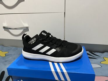 Кроссовки и спортивная обувь: Мужские кроссовки, 41, Adidas, Новый, цвет - Черный, Бесплатная доставка