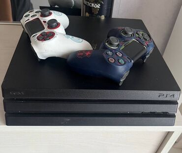 продать плейстейшен 4: PlayStation 4 Pro (PS4 Pro, черный) с комплектом игр и двумя