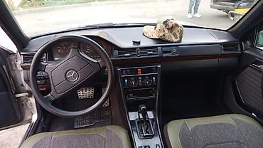 motor 2.2 mercedes: Mercedes-Benz E 220: 2.2 l | 1993 il Sedan — 2
