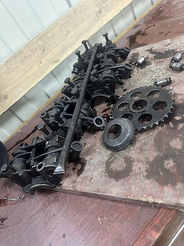 Двигатели, моторы и ГБЦ: Запчасть на мерседес w124 102 двигатель . Коленвал помпа, блок — 10