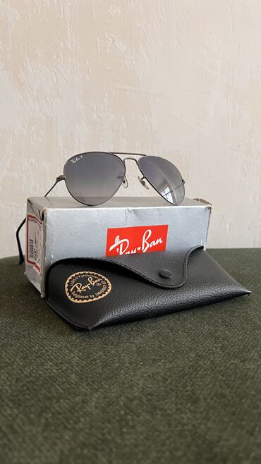 3d acki: Gün eynəyi, Ray-Ban, İşlənmiş