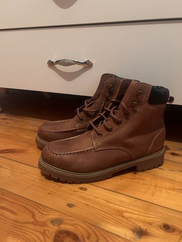 Botinkalar: Tebi deri 42 razmer bot batinka 41 de geyne biler menim ayagim 41do — 1