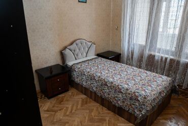 Uzunmüddətli kirayə mənzillər: Azadlıq prospektində, qoşazapravkaya yaxın Qrand marketin yanında 9 — 3