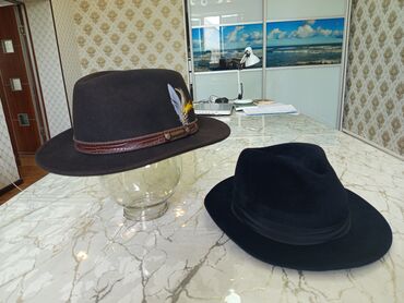 кийит: Две стильные фетровые шляпы. Одна – темно-коричневая шляпа Stetson