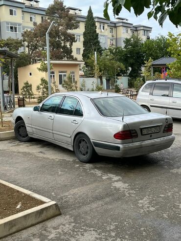 mercedes spirinter: Mercedes-Benz E 290: 2.9 l | 1996 il Sedan