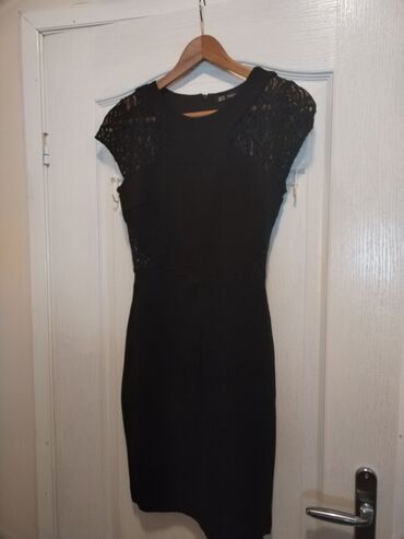Haljine: Zara haljina uska sa elastinom u crnoj boji. Veličina XS moze i za S