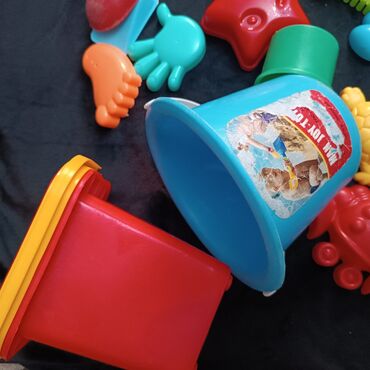 Игрушки: Набор мягких игрушек включает в себя семь различных фигурок, каждая со — 25