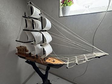 model: Dekorativ yelkənli gəmi maketi – stendlə - Böyük ölçülü, əllə — 3