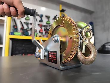 Ручная лебедка с тросом HAND WINCH 1000 lbs. Описание: - Механичес,кая