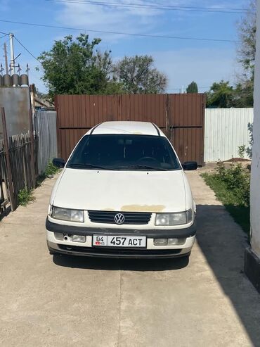 объем 1: Volkswagen Passat CC: 1994 г., 1.8 л, Механика, Бензин, Универсал