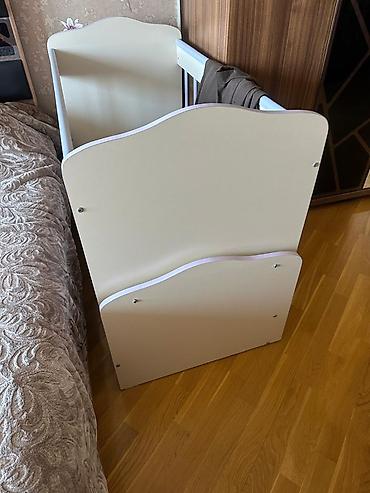 Beşiklər: Oğlan və qız üçün, İşlənmiş, Dördbucaq, Beşik, Dəstsiz, Matras ilə, Yellənmə mexanizmsiz — 1
