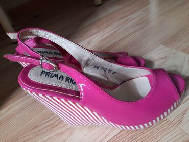 Туфли: Коллекция женских туфель различных стилей. Включает в себя туфли на — 6