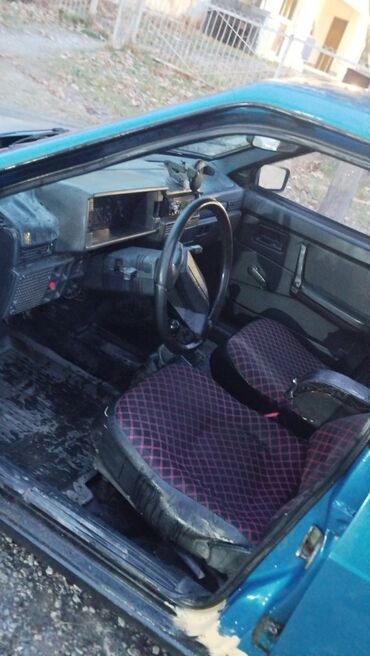 VAZ (LADA): Model: LADA Samara (sedan) Rəng: yaşıl-mavi Dövlət nömrə nişanı — 5