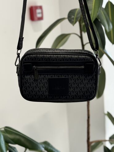 военные рюкзаки бишкек: Барсетка, Michael Kors, Материал: Искусственная кожа, Застежка на молнии, Разделенные отделения, Регулируемый ремень, Новый
