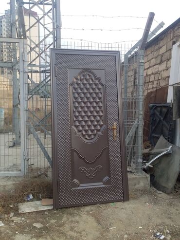 Giriş qapıları: Yeni Giriş qapısı Zəmanətli, Ödənişli quraşdırma, Ünvandan götürmə — 25