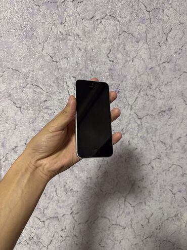 списанные айфоны: IPhone SE, Колдонулган, 64 ГБ, Күмүш, Каптама, 100 %
