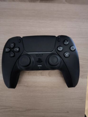 где купить sony playstation 4: Qara rəngli, orijinal PlayStation 5 DualSense oyun kontrolleri. Bu