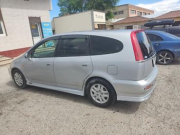 зад: Honda Stream: 2002 г., 2 л, Автомат, Бензин, Минивэн — 6