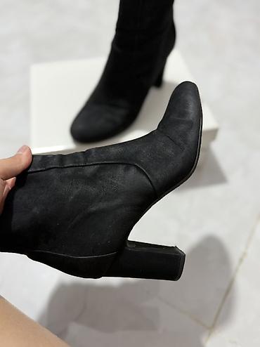 Dəstlər, kostyumlar: Qadın üst geyimləri dəsti 1) Qara qısa jaket - Model: asimmetrik ön — 42