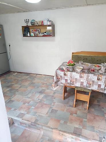 Продажа коттеджей и домов: 🏡 Срочно продаётся полдома! 🔥 📍 Начало Маевки, Бишкек 🏠 Площадь: 60 — 7